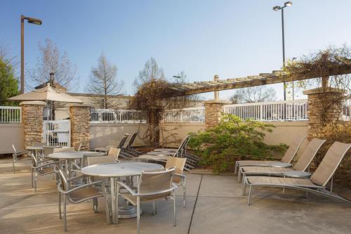 a group of tables and chairs on a patio at SpringHill Suites Knoxville At Turkey Creek in Knoxville