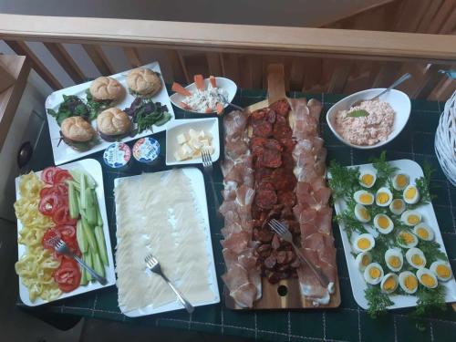 Comida en la casa de huéspedes o alrededores