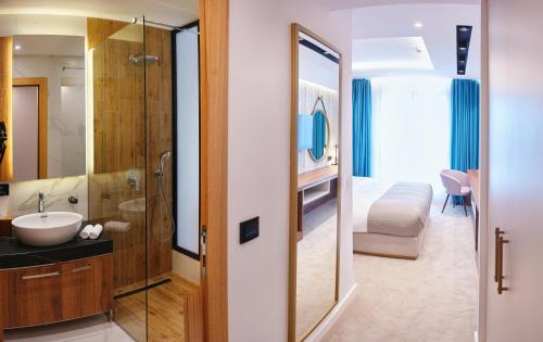 a bathroom with a sink and a shower and a toilet at Hotel Zlatibor in Zlatibor