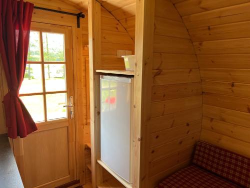 a small room with a refrigerator in a cabin at Camping u Kukačků in Horní Planá