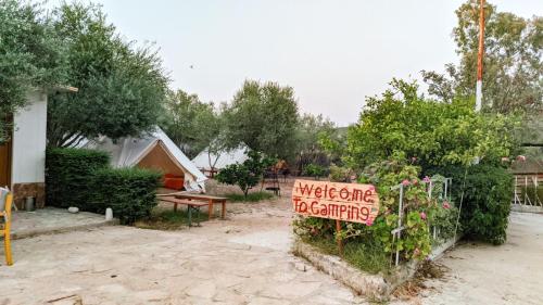 Φωτογραφία από το άλμπουμ του Garden Lake Camping σε Εξαμίλι