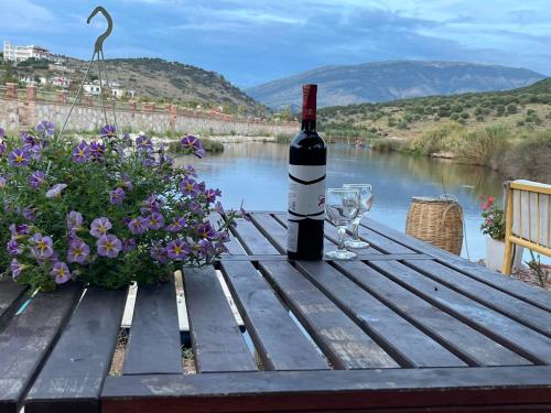 Φωτογραφία από το άλμπουμ του Garden Lake Camping σε Εξαμίλι