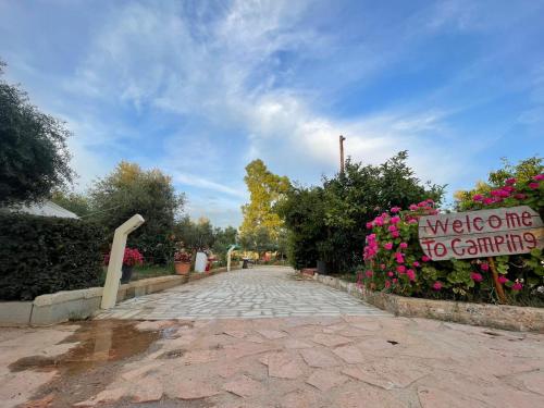 Φωτογραφία από το άλμπουμ του Garden Lake Camping σε Εξαμίλι