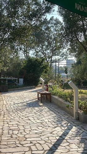 Φωτογραφία από το άλμπουμ του Garden Lake Camping σε Εξαμίλι