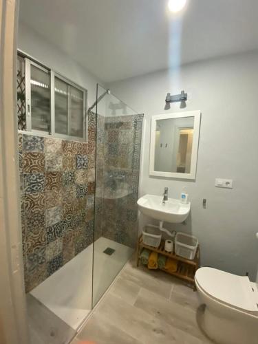 Ett badrum på Apartamento acogedor El portil