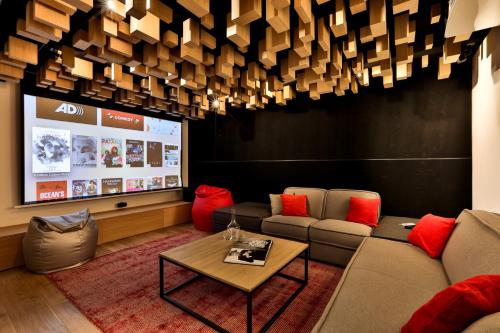 Chalet Black Stone