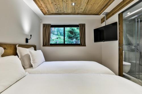 Chalet Black Stone