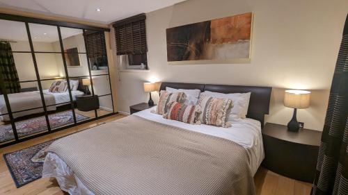 Ένα ή περισσότερα κρεβάτια σε δωμάτιο στο Stunning Apartment close to Cambridge Station with FREE Parking!