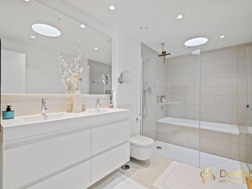 Vannituba majutusasutuses Ático De Lujo Con Jacuzzi En Higuerón West