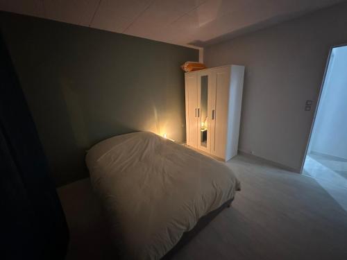 a small bedroom with a bed and a door at Appartement rénové - F3 avec 3 lits in Mulhouse