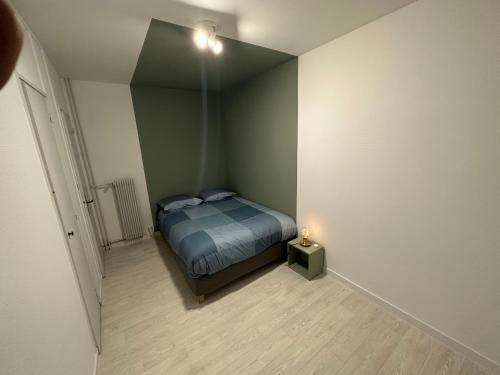 a small bedroom with a bed and a mirror at Appartement rénové - F3 avec 3 lits in Mulhouse
