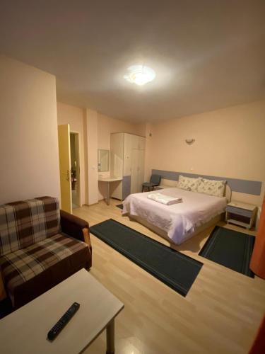 Rúm í herbergi á Zekir - Zimmer - Rooms - Struga - Boulevard