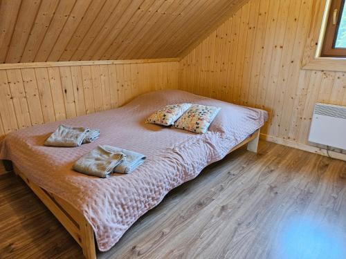 Postel nebo postele na pokoji v ubytování Przystań Mielnów