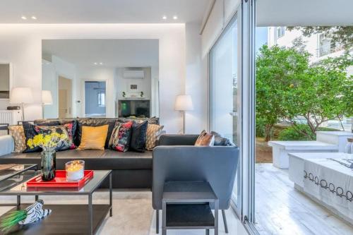 Hidden Gem: 2BR Artistic Retreat in Glyfada Center