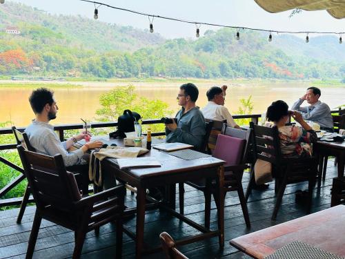 Гости Villa Phonethip Mekong Riverside
