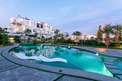 Nice 2 bedroom Bali Apartment with sea views