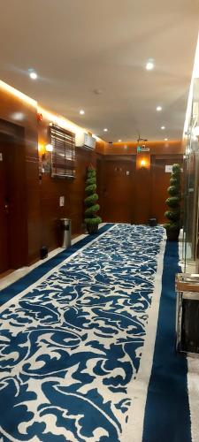 a hotel hallway with a blue and white carpet at الماسم للأجنحة المخدومة- الملك فهد in Riyadh