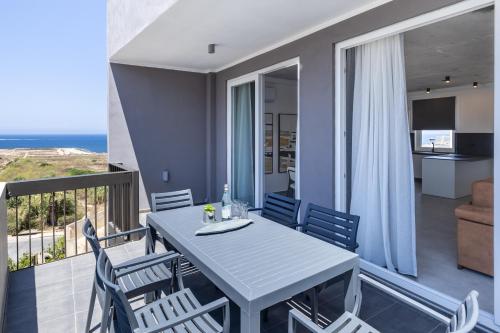 Balkón nebo terasa v ubytování Seaside Luxury in Pembroke St Julians
