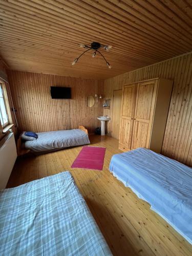 Postel nebo postele na pokoji v ubytování VeskisillaMSJ kodumajutus