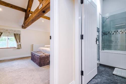 una puerta que conduce a un dormitorio con ventana en Tranquil 1-bed barn in Beeston by 53 Degrees Property, ideal for Couples & Friends, Great Location - Sleeps 2, en Beeston