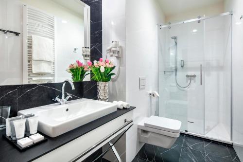 Un baño de Wyndham Grand Krakow Old Town