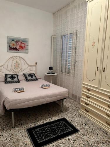 a bedroom with a bed and a dresser in it at Casa Eleonora in Olmedo