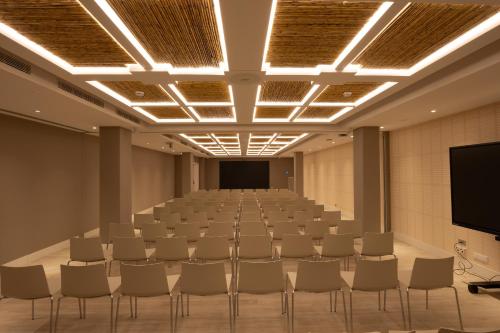 a conference room with chairs and a projection screen at Catalonia Mirador des Port in Mahón