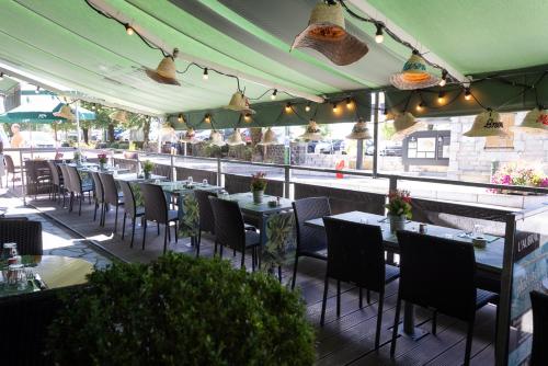 Εστιατόριο ή άλλο μέρος για φαγητό στο Hôtel-Restaurant Logis l'Aubrac Laguiole