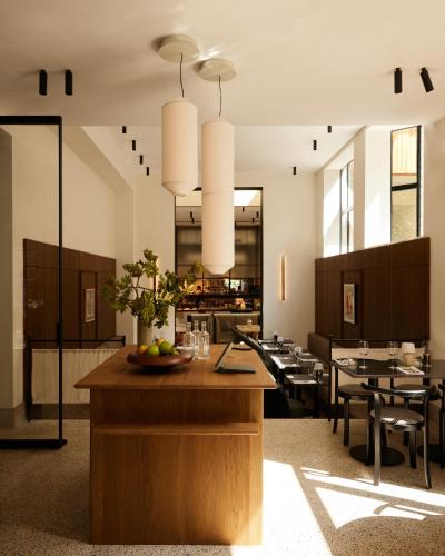 a dining room with a table with a bowl of fruit at Morgan & Mees Rotterdam in Rotterdam