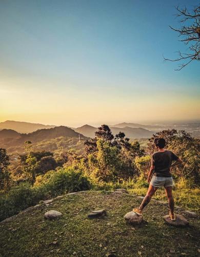 a man standing on top of a hill looking at the mountains at Finca Hostal Bolivar - Casa Mango in Minca