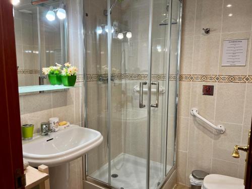 A bathroom at Luxury residence near Puerto Marina