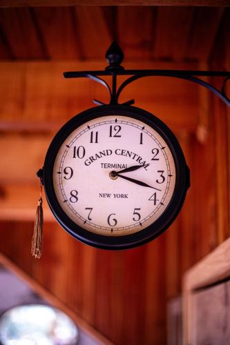 a clock that is hanging from a wall at Hostal La Casita del Bajo in Curacautín