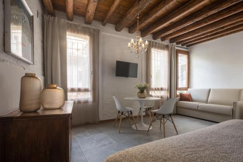 Castello Apartment with Garden R&R photo 6