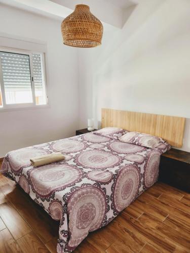 Central & renovated 3-bedroom flat