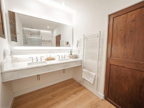 a bathroom with two sinks and a large mirror at Ca'n Puig de Sòller in Sóller