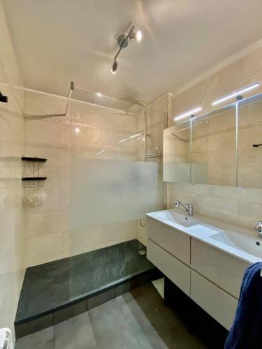 CHAMBRE DE 11 M2 AVEC BALCON