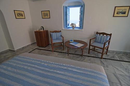 Ruang duduk di Aethrio Sunset Village - Oia