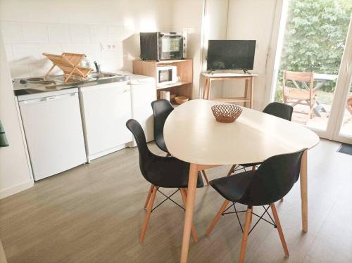 Dapur atau dapur kecil di Studio le Flamboyant
