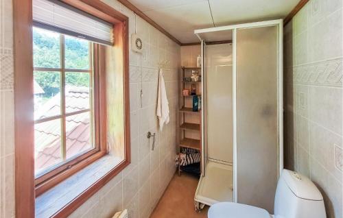a bathroom with a toilet and a window at Beautiful Home In Nedstrand With Wifi And 4 Bedrooms in Nedstrand