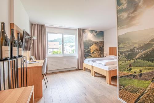 Postel nebo postele na pokoji v ubytování Hirschen Erlinsbach Swiss Quality