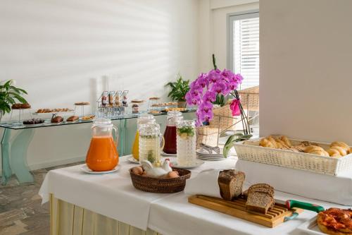 Jídlo v hotelu nebo okolí