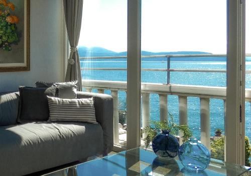 Luxury Lakeside Apartment right on the water photo 2