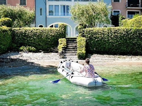 Luxury Lakeside Apartment right on the water photo 3