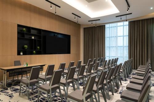 a conference room with a table and chairs at Le Royal Méridien Place Vendôme Lusail in Doha