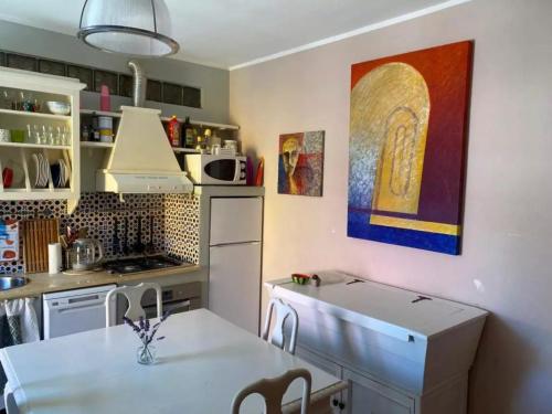 Kuhinja oz. manjša kuhinja v nastanitvi Casa in centro storico a Carrara
