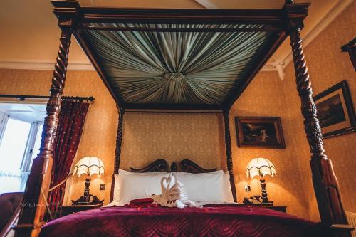 Postel nebo postele na pokoji v ubytování Abbey Hotel Roscommon