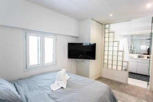Prime Location 2BR Beach Flatにあるベッド