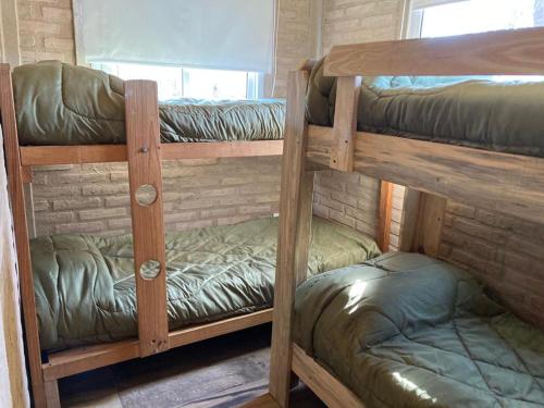 two sets of bunk beds in a room at cabaña Palmira in Santa Rosa de Calamuchita