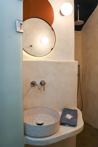 Naos Suitesにあるバスルーム