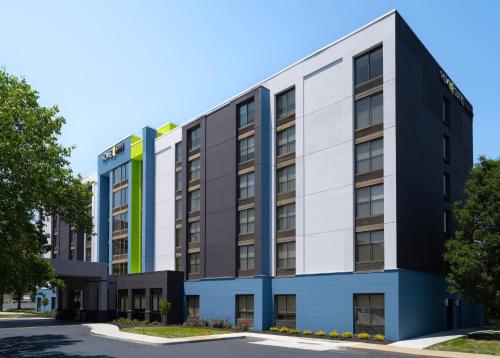 an image of the front of the building at Home2 Suites by Hilton Indianapolis - Keystone Crossing in Indianapolis